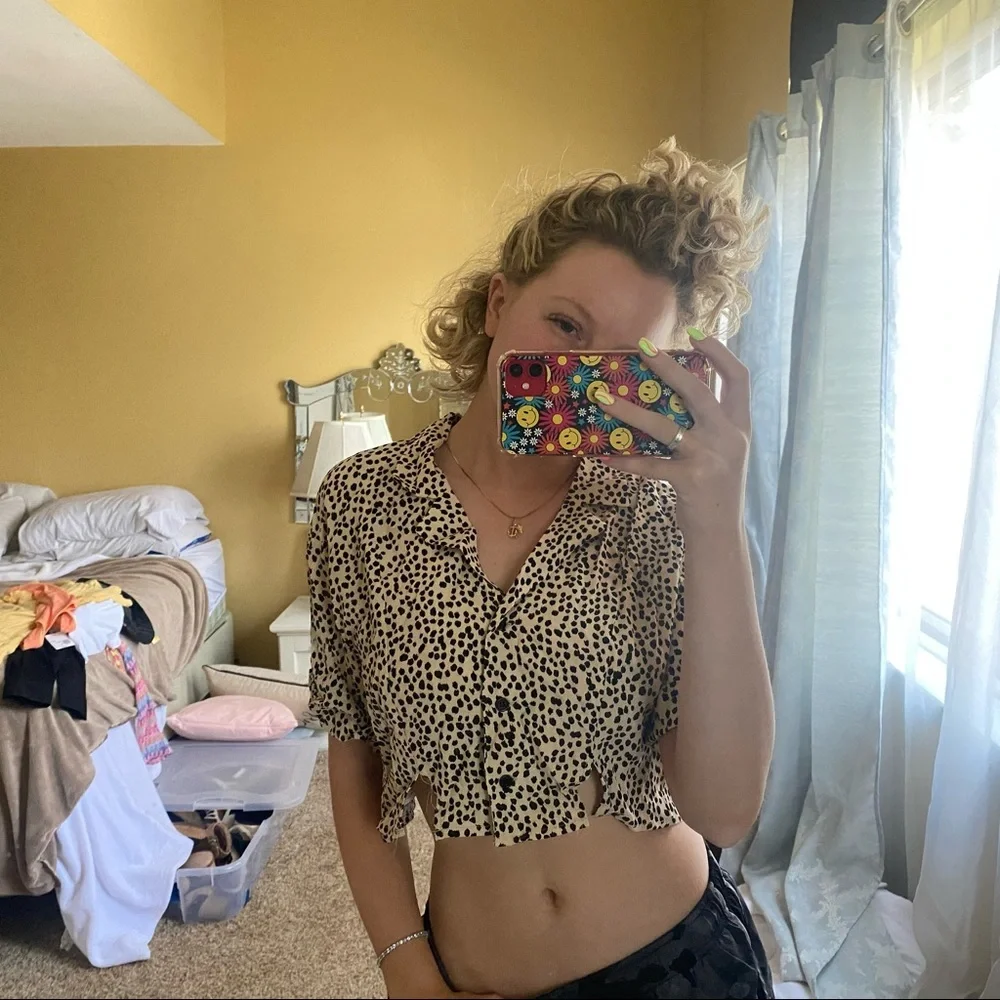 Printed Button Up Crop Top - Picture 2 of 2